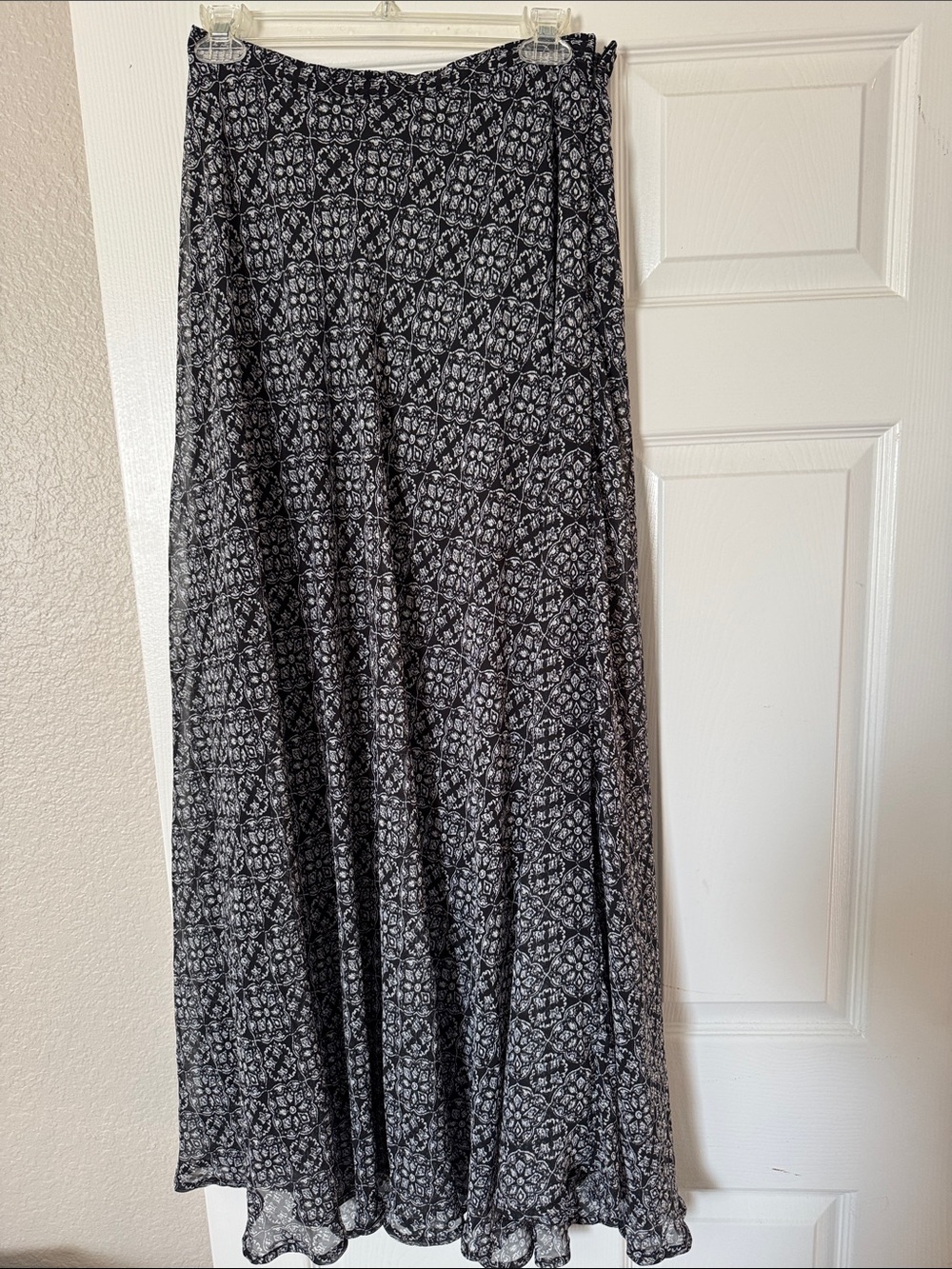 La Hearts Black and White Patterned Maxi Skirt